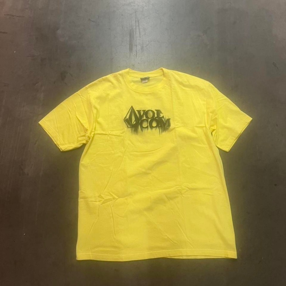 Vintage Y2K surf skater volcom‎ spell out logo tee shirt